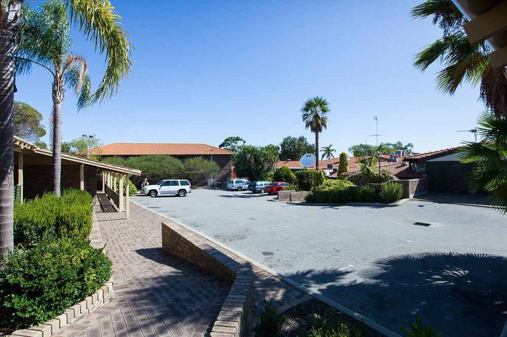 ไนท์แค็ป แอท แวนเนอรู ทาเวิร์น Hotel Wanneroo ภายนอก รูปภาพ