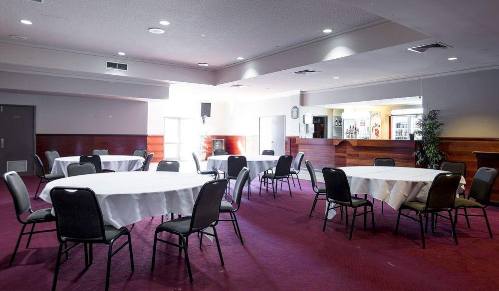 ไนท์แค็ป แอท แวนเนอรู ทาเวิร์น Hotel Wanneroo ภายนอก รูปภาพ
