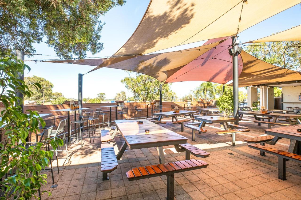 ไนท์แค็ป แอท แวนเนอรู ทาเวิร์น Hotel Wanneroo ภายนอก รูปภาพ