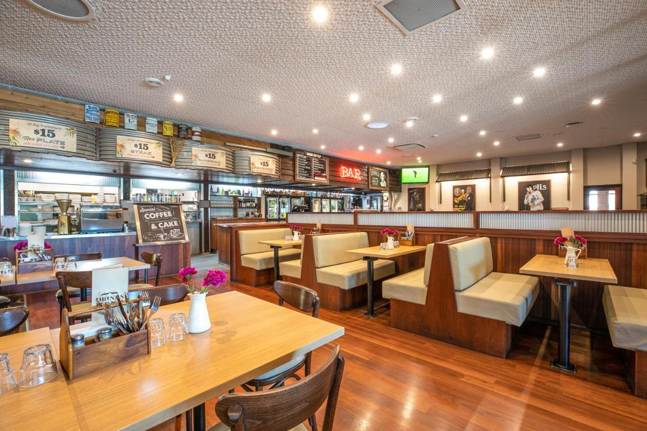 ไนท์แค็ป แอท แวนเนอรู ทาเวิร์น Hotel Wanneroo ภายนอก รูปภาพ