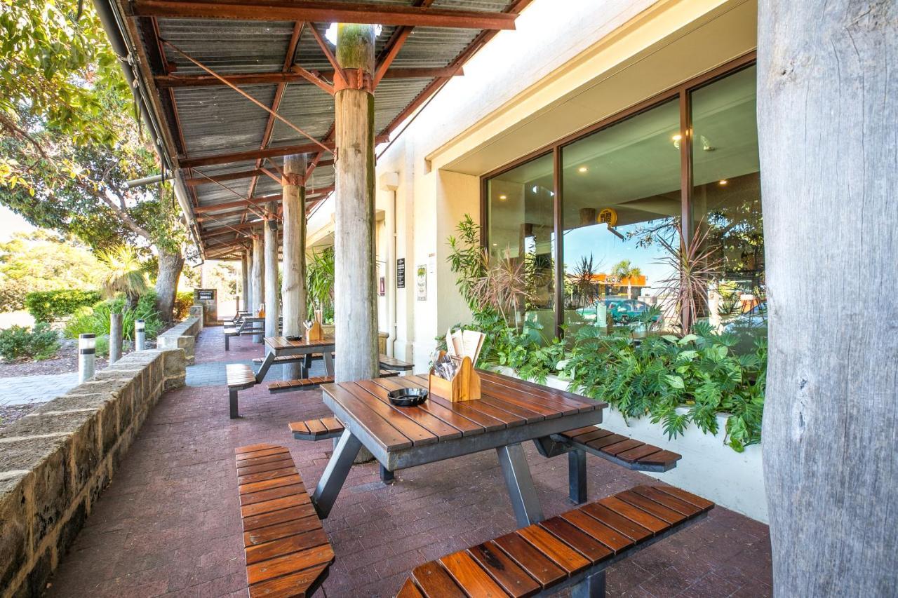 ไนท์แค็ป แอท แวนเนอรู ทาเวิร์น Hotel Wanneroo ภายนอก รูปภาพ