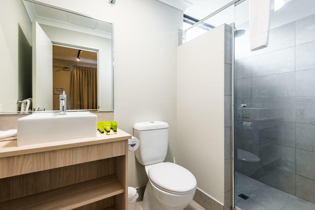ไนท์แค็ป แอท แวนเนอรู ทาเวิร์น Hotel Wanneroo ภายนอก รูปภาพ