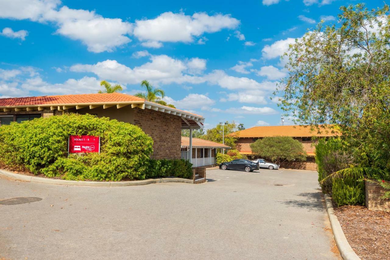 ไนท์แค็ป แอท แวนเนอรู ทาเวิร์น Hotel Wanneroo ภายนอก รูปภาพ