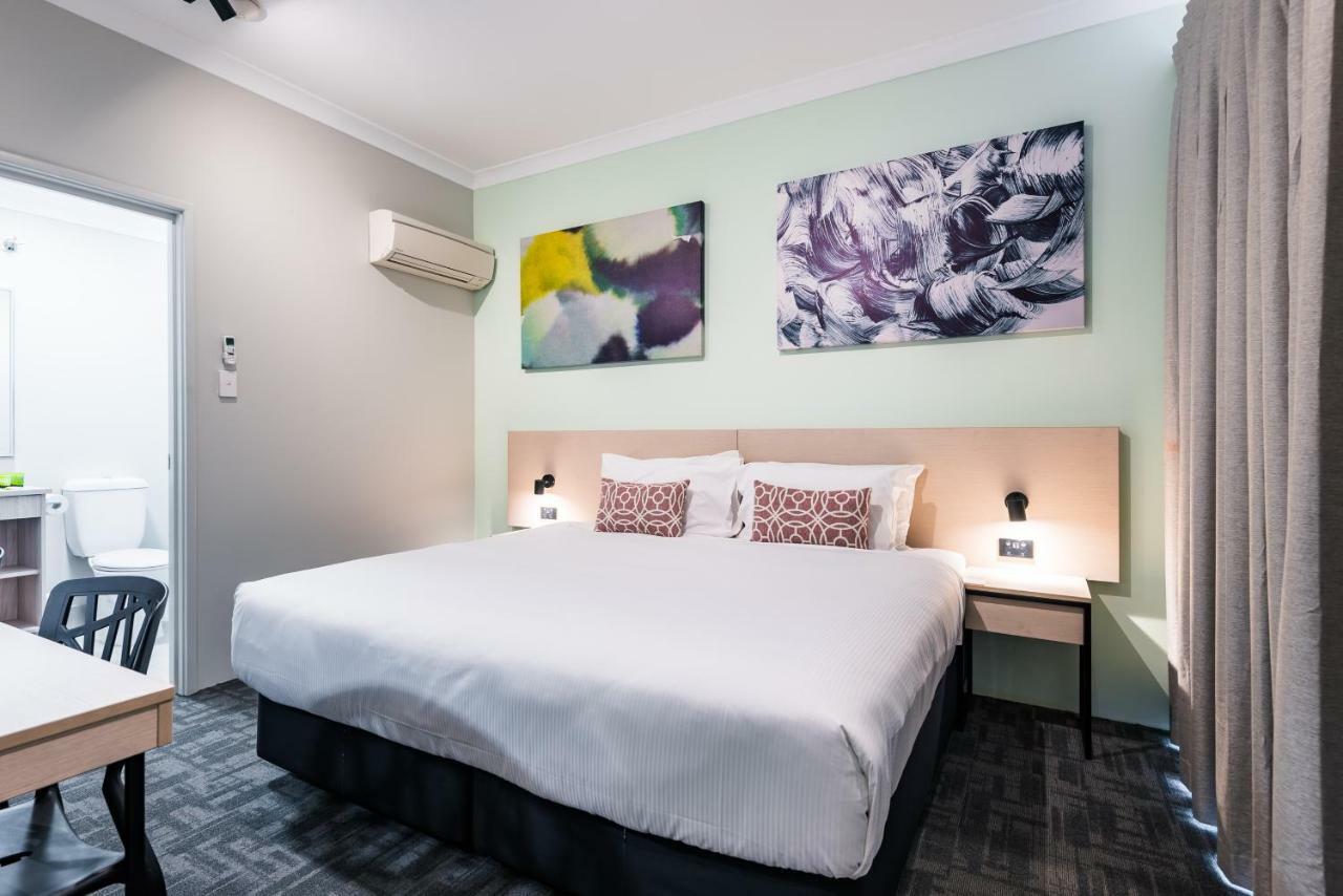 ไนท์แค็ป แอท แวนเนอรู ทาเวิร์น Hotel Wanneroo ภายนอก รูปภาพ