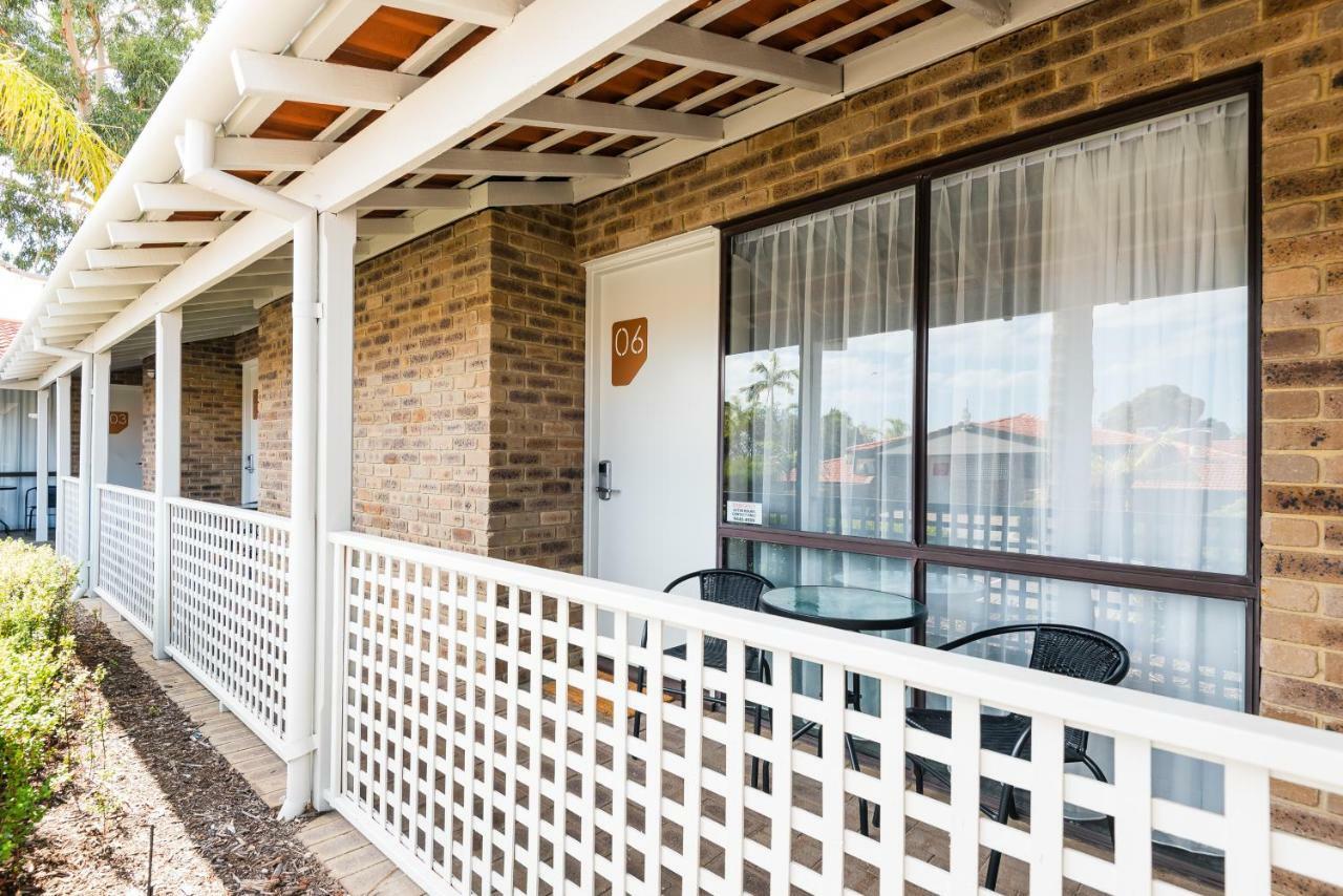 ไนท์แค็ป แอท แวนเนอรู ทาเวิร์น Hotel Wanneroo ภายนอก รูปภาพ