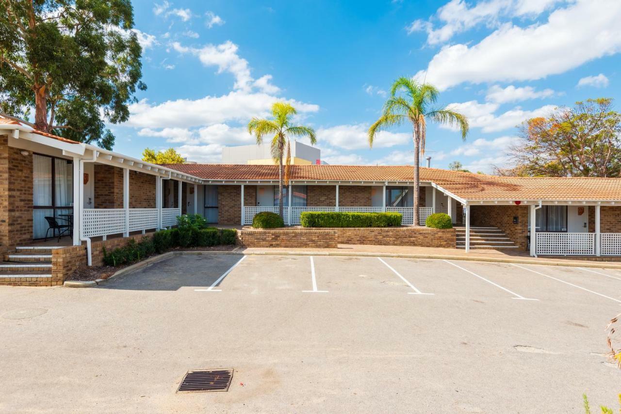 ไนท์แค็ป แอท แวนเนอรู ทาเวิร์น Hotel Wanneroo ภายนอก รูปภาพ